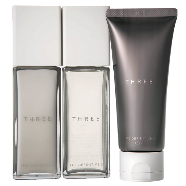 THREE｜ザ　ディ　フィニティブ　フォーム（右）