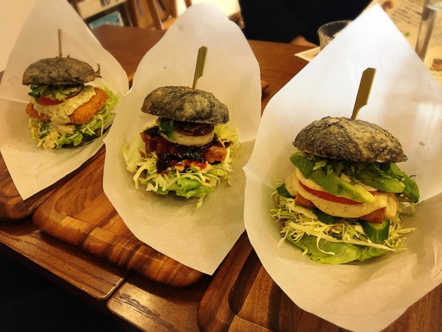 見た目も味もジャンキーなのに、実はとってもヘルシー！ 大満足ヴィーガン ハンバーガー！ 【六本木】