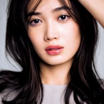 【2017年春の最新アイメイク】ゴールドシャドウ×ネイビーマスカラで女っぷりを格上げ！