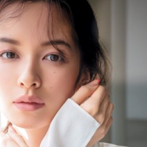 この春、ダスティピンクの使い方をマスターすれば、ワンランク上の女性に。