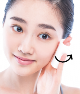 ニキビ部分は横にこすらずバウンド拭き