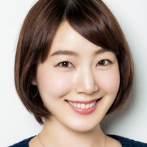 今どきのふさふさ眉を活かして、知的で品のあるフェミニン顔に！
