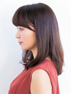 下ろし前髪がかわいいおしゃれセミロング