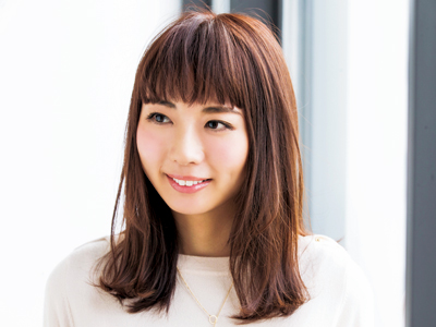 セミロングヘアスタイル ストレート レイヤー 黒髪 40 50代向け