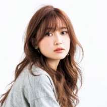 透け感バングでほんのり色っぽロングヘア