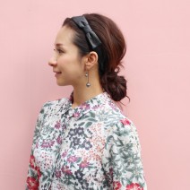 今すぐできるヘアアレンジ！　フランス ラックスのカチュームで作る“ゆるシニヨン”【動画付き】