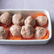 チキンボールがおにぎりに！？ おからを使ったアイディアレシピ♪【美的オリジナル やせおかレシピ】