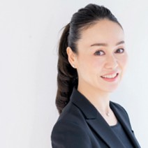 SUQQUトレーナー植松美穂さん発！3分でできる顔筋マッサージ