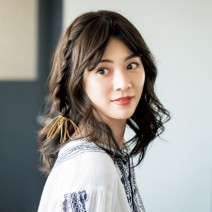 いつもの着こなしをネイティブな雰囲気に♪ フリンジゴムを使った旬ヘアアレンジ