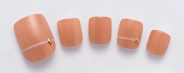 ベージュピンク×ゴールドストーンネイル