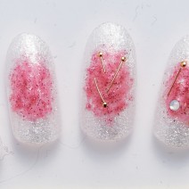 イチゴシロップのような愛らしい表情のチークネイル