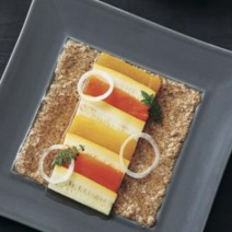 ホームパーティの前菜にも◎ パプリカとズッキーニの ストライプサラダ
