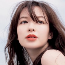 一点豪華のメリハリメイクで、オレンジも大人おしゃれに