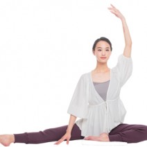 人気急上昇中の床バレエストレッチで、美ボディだけでなく美しい仕草までGET☆