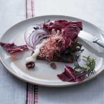 トレビスを飾るように盛っておしゃれなサラダに！～スモーブローサラダ with 豆腐ドレッシング～