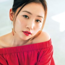 派手色マットリップで、ムーディーな色っぽ顔に！