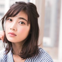 梅雨にこそ挑戦！湿気によるうねりを生かしたハーフアップでこなれ感アップ！～ミディアムヘア～