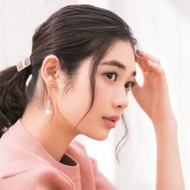 動画で紹介！梅雨のくせを生かしたエレガントなアレンジスタイル～ミディアムヘア～