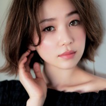 一重さんが大人キレイ顔を叶えるには、グラデ塗りして陰影EYEに！