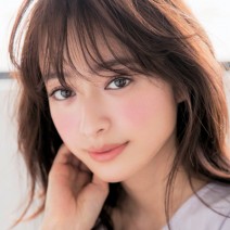 簡単に癒され顔に♡ パウダーチークを丸く入れて、顔だちの強さを引き算！