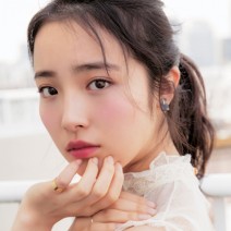 目指すは大人キレイ顔！ シアーに広めにチークを入れてほっそり頰をふくよかに♡