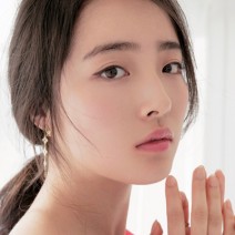 小粒目さんのアイラインは、キレ長ラインで目の横幅を拡大して知的に演出