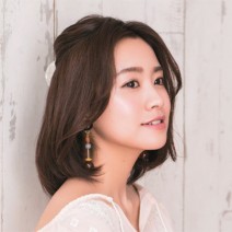湿気で広がりやすくなった髪をボリュームとして利用！梅雨のおすすめヘアアレンジ