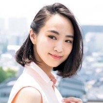外出先でもささっとできちゃう夏ヘアアレンジ～サイドねじり留め～