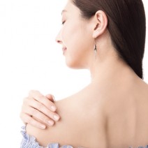 オフショルに水着に…夏の肩&背中のムダ毛、大丈夫？