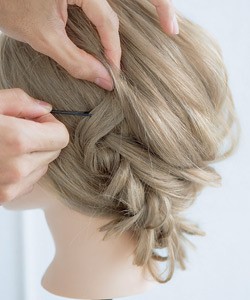 簡単アレンジの定番くるりんぱを使った華やかアレンジ