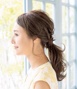 Backが美しいノットヘアポニーテール