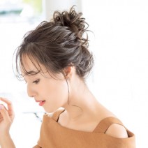アメピンを使えば崩れにくい！ゆるっとメッシーバン【動画つきヘアアレンジ】
