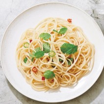 暑い日が続いて食欲がないときにおすすめ！唐辛子とミントのパスタ
