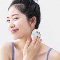 オイリー肌を改善したい人必見！選ぶべきスキンケアアイテムや食事、テカリ予防ケア方法まとめ