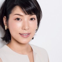 加齢？ 疲れ？ 目元と輪郭のたるみ解消は、あのアイテムの使い方がポイント！