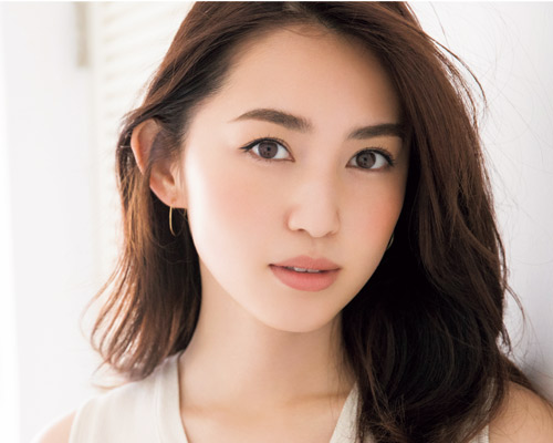 秋の新作＆新色アイテムで、知的エレガントな北川景子さん風メイクにトライ！