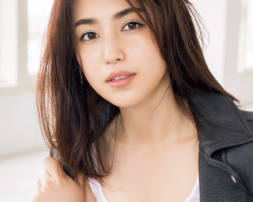 目尻まで同じ太さがポイント！寒色系アイライン