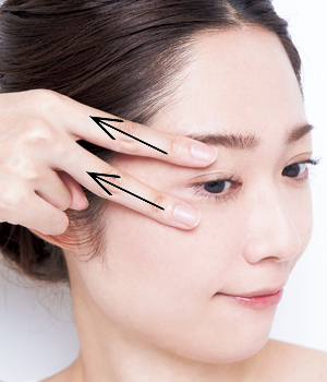 目尻やゴルゴラインのシワを伸ばすアイケア法