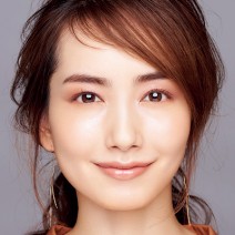 驚くほど小顔になれる！立体感を出す最新メイクテクニック