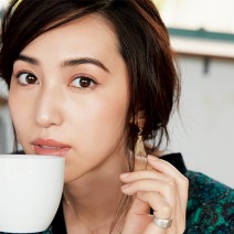 メンズも女子にも好感度抜群な優秀メイク！2色のラメで「さりげな潤み目メイク」