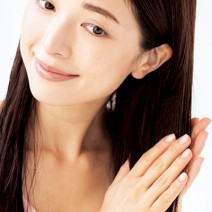 乾燥する前に徹底して！髪をパサつかせないヘアケアの基本