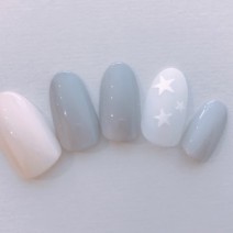 大人の星柄ネイルは、シンプルなカラーが◎【365日ネイル】