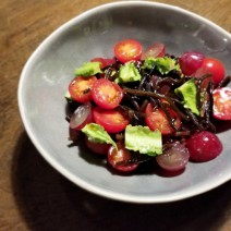 美容エディター・門司紀子のToday’s SALAD #13「ひじきと赤い果実のフルーツサラダ」