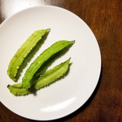ひじきサラダを赤い果実で鮮やかに