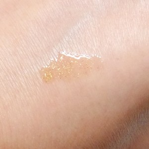 クラランス コンフォートリップオイル 07 ハニーグラム色の使い方