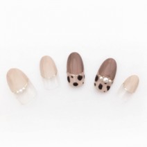 週末デートは、ダルメシアン柄×上品パールで甘い印象に♡【365日ネイル】