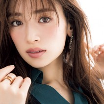 旬カラーのスモーキーピンクリップを使った大人っぽキレイな上品メイク