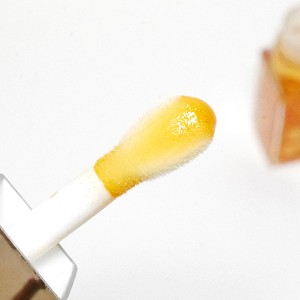 クラランス コンフォートリップオイル 07 ハニーグラム色の使い方