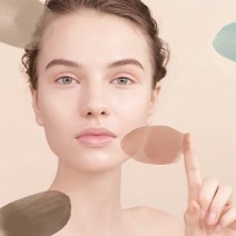 ナチュラルな素材を使って毎日のメイクにひとツヤ、今年で10年目を迎えたナチュラグラッセのベースメイク【渡辺佳子さん連載 Vol.125】