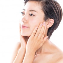 エイジングケアには保湿がマスト！ 意外と知らない！？ 正しい化粧水のつけ方
